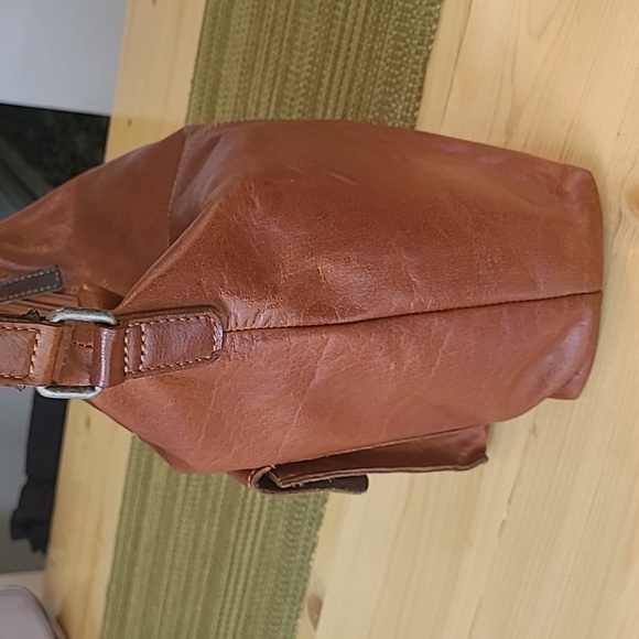 Jack Georges Voyager Collection 7614 Buffalo Leather Crossbody - Picture 5 of 14